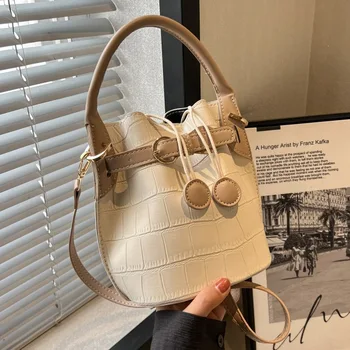 Чанта през рамо, пролетно-лятна нова чанта чанта, красив и сладък нишевый дизайн, ръчно носи етикет за услугата, дамска чанта на рамото